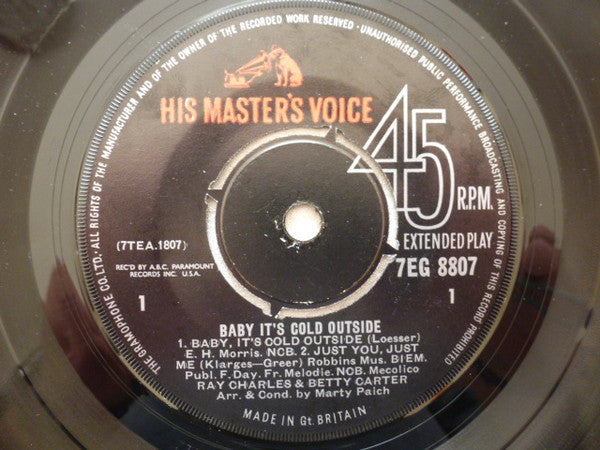 Ray Charles And Betty Carter : Baby It's Cold Outside (7", EP, Lab)