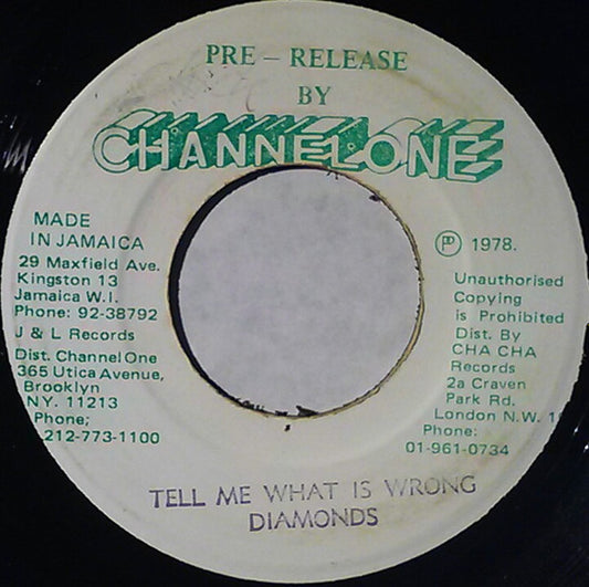 Diamonds* : Tell Me What Is Wrong (7", Gre)