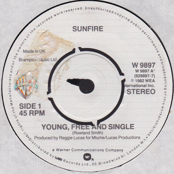 Sunfire (2) : Young, Free And Single / Shake Your Body (7", Single, Kno)